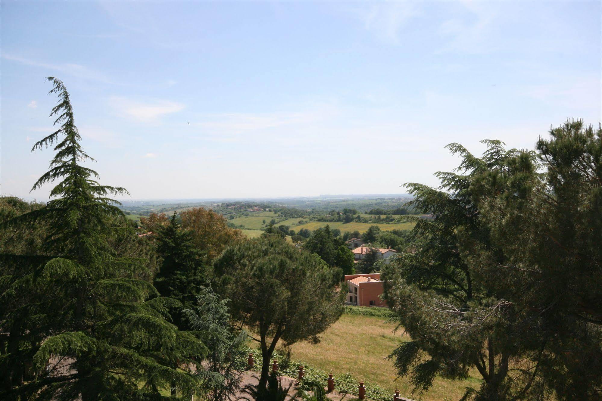 Parco Santa Rita Hotel Sacrofano Kültér fotó